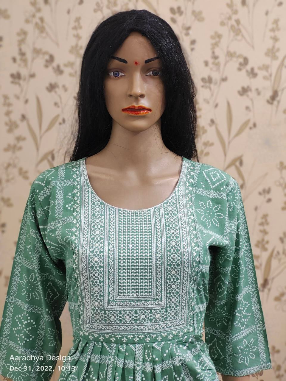 Sequince Neck