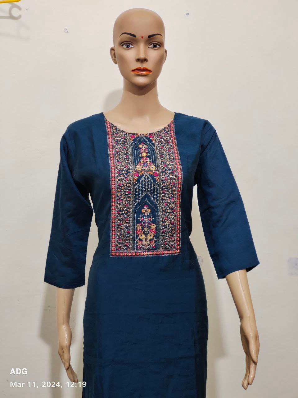 FANCY TOP NECK