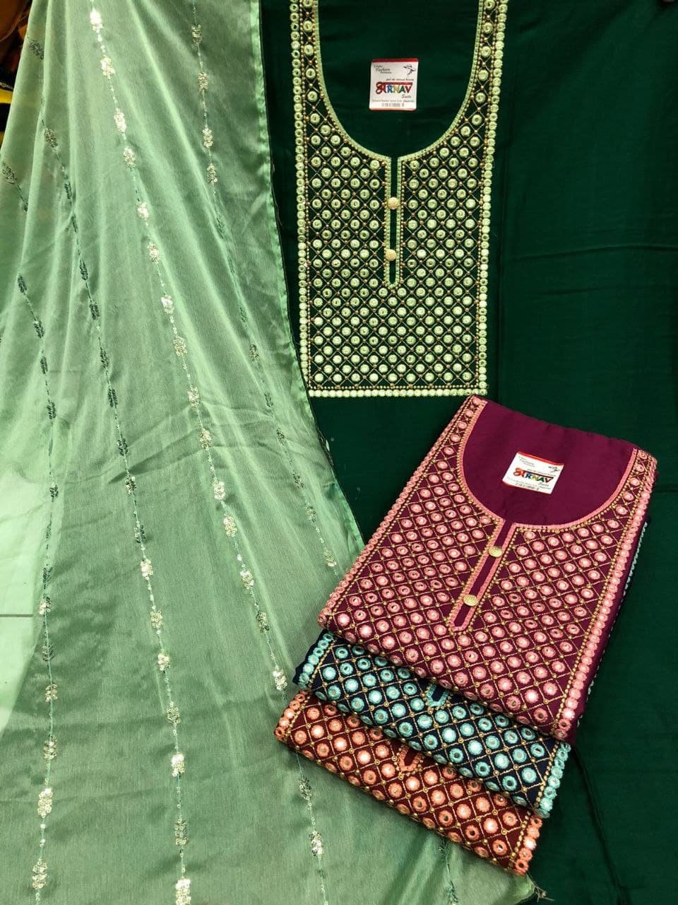 neck top & dupata
