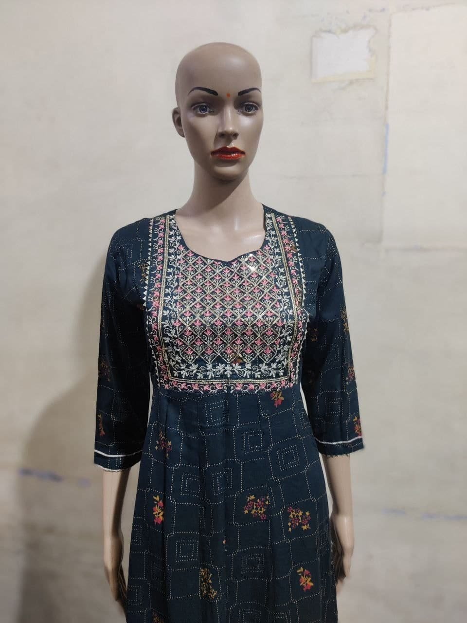 Sequince Neck