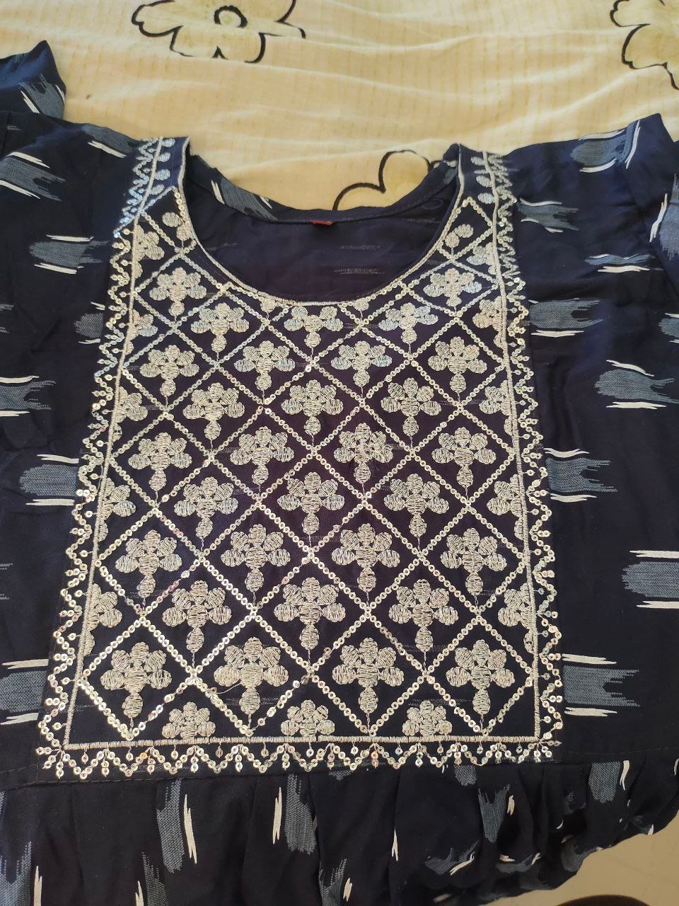 Sequince Neck