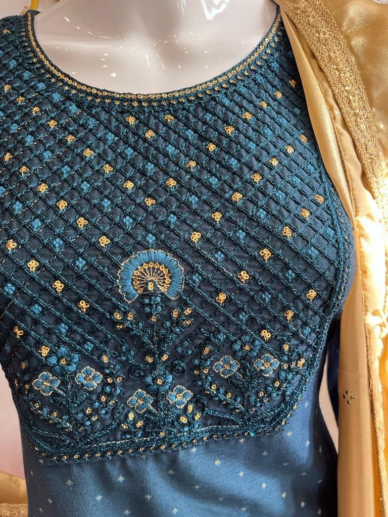 Sequince Neck