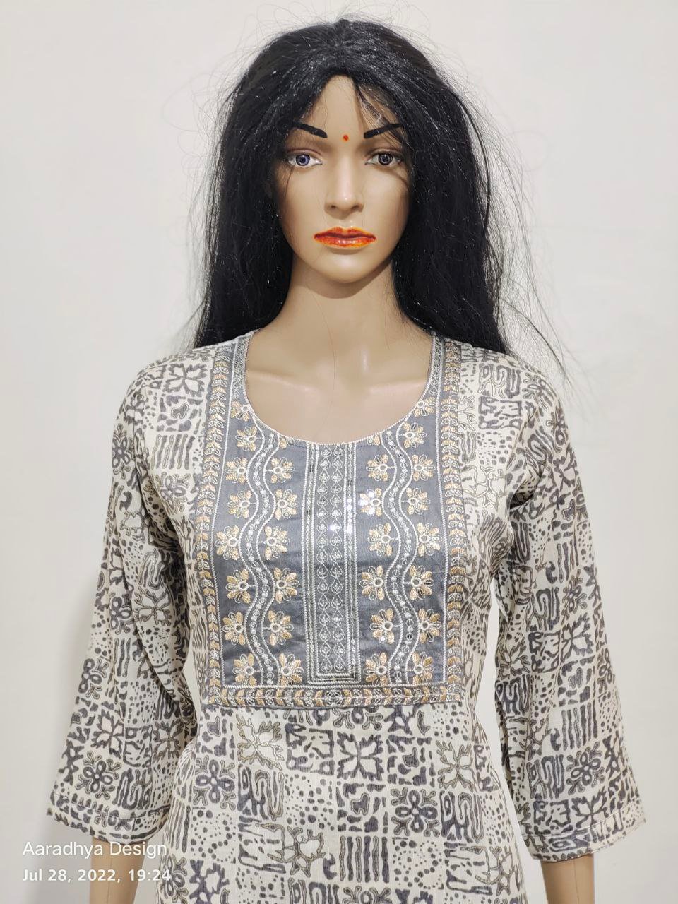 Sequince Neck